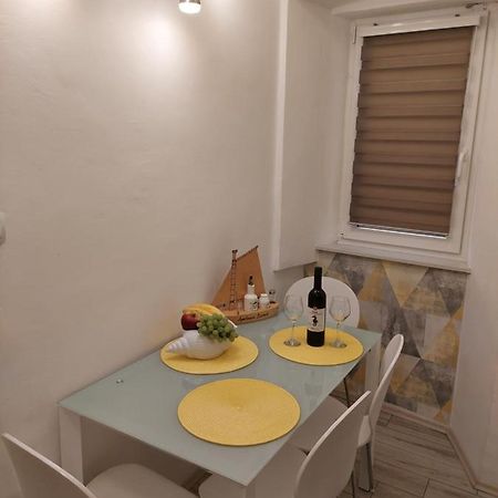 Apartmant Bionda Novi Vinodolski, Cozy And Nice Apartment For 4 People In The City Center מראה חיצוני תמונה