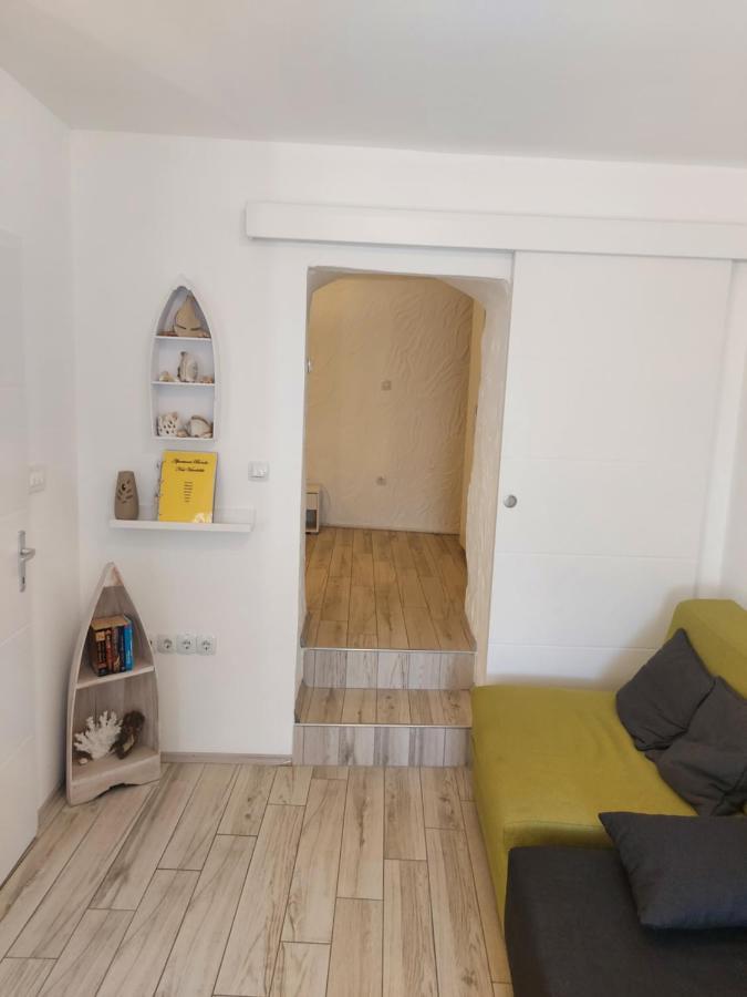 Apartmant Bionda Novi Vinodolski, Cozy And Nice Apartment For 4 People In The City Center מראה חיצוני תמונה