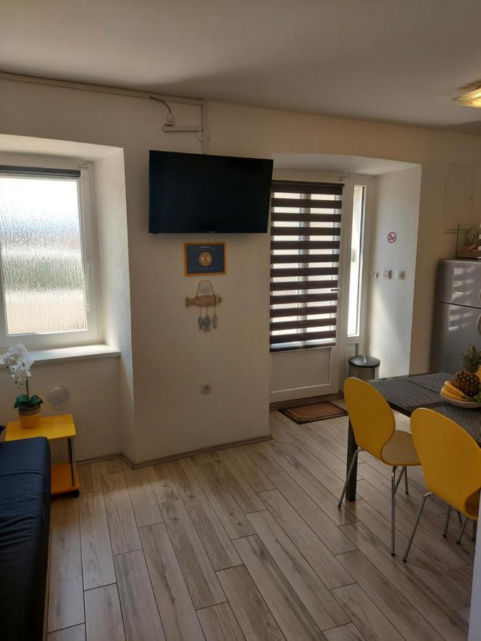 Apartmant Bionda Novi Vinodolski, Cozy And Nice Apartment For 4 People In The City Center מראה חיצוני תמונה