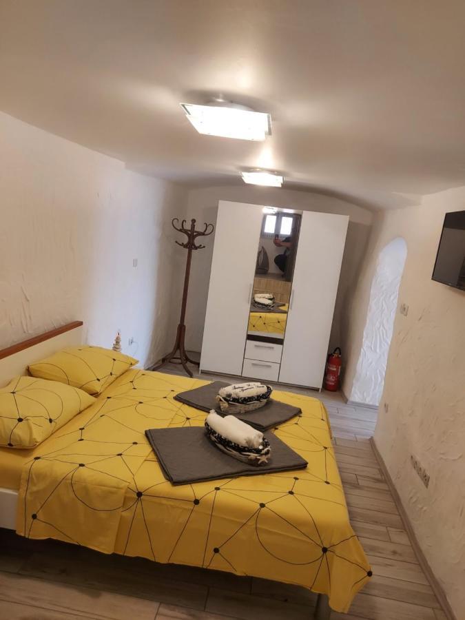 Apartmant Bionda Novi Vinodolski, Cozy And Nice Apartment For 4 People In The City Center מראה חיצוני תמונה