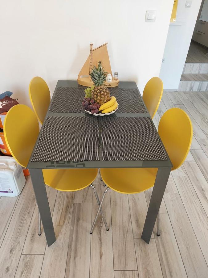 Apartmant Bionda Novi Vinodolski, Cozy And Nice Apartment For 4 People In The City Center מראה חיצוני תמונה