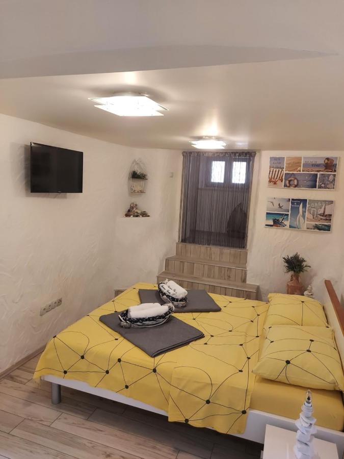 Apartmant Bionda Novi Vinodolski, Cozy And Nice Apartment For 4 People In The City Center מראה חיצוני תמונה