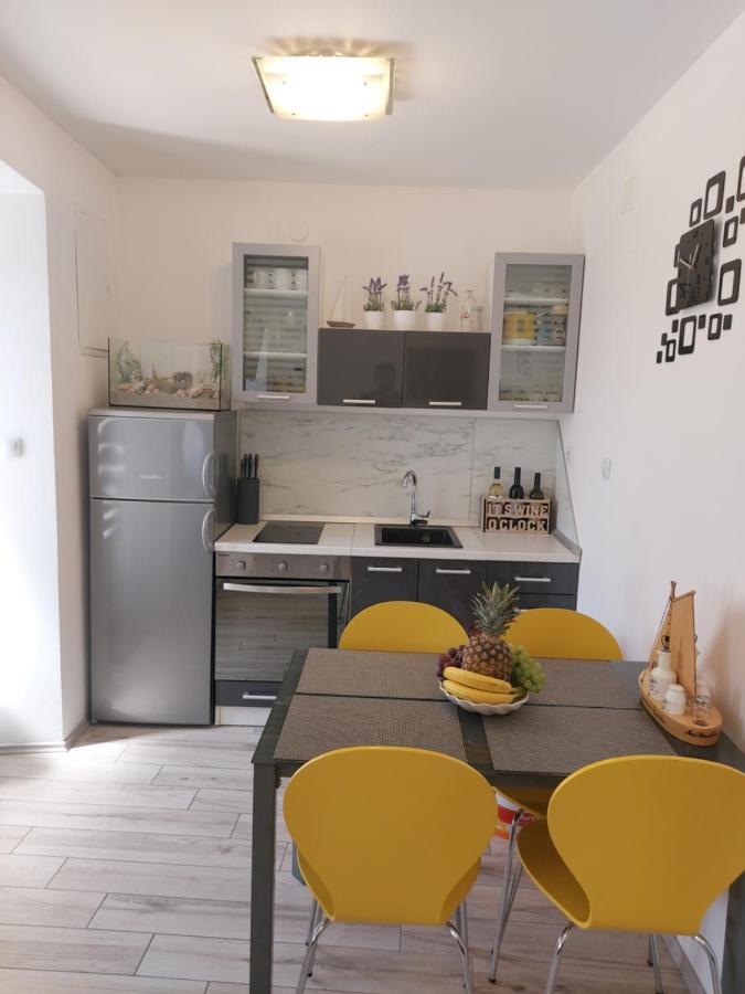 Apartmant Bionda Novi Vinodolski, Cozy And Nice Apartment For 4 People In The City Center מראה חיצוני תמונה