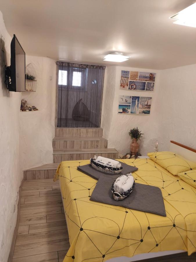 Apartmant Bionda Novi Vinodolski, Cozy And Nice Apartment For 4 People In The City Center מראה חיצוני תמונה