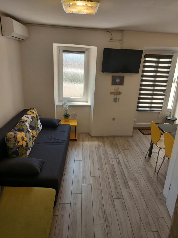 Apartmant Bionda Novi Vinodolski, Cozy And Nice Apartment For 4 People In The City Center מראה חיצוני תמונה