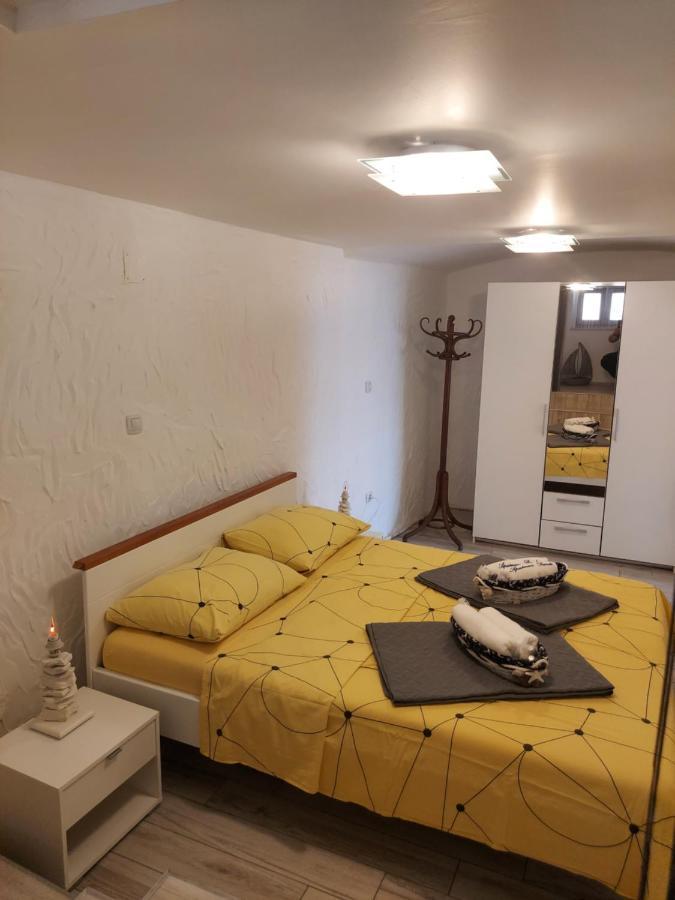 Apartmant Bionda Novi Vinodolski, Cozy And Nice Apartment For 4 People In The City Center מראה חיצוני תמונה