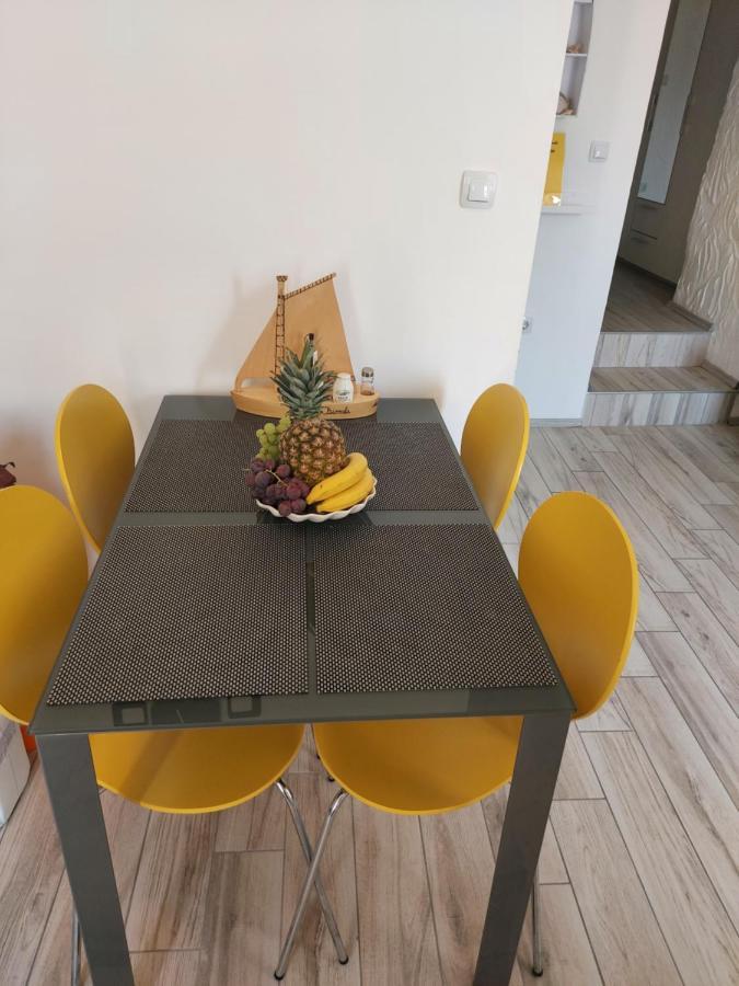 Apartmant Bionda Novi Vinodolski, Cozy And Nice Apartment For 4 People In The City Center מראה חיצוני תמונה