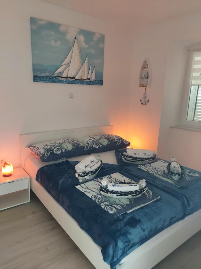Apartmant Bionda Novi Vinodolski, Cozy And Nice Apartment For 4 People In The City Center מראה חיצוני תמונה