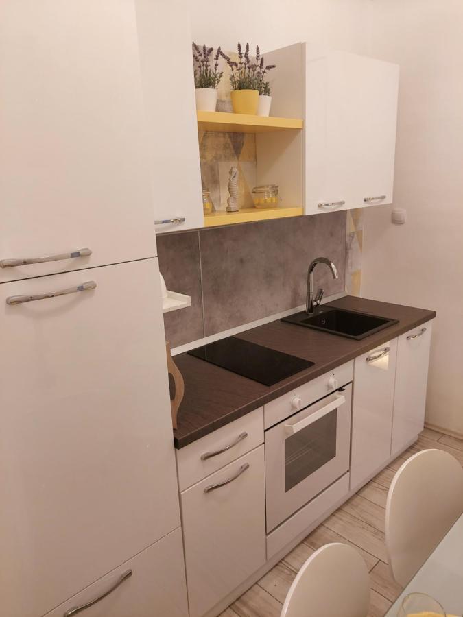 Apartmant Bionda Novi Vinodolski, Cozy And Nice Apartment For 4 People In The City Center מראה חיצוני תמונה