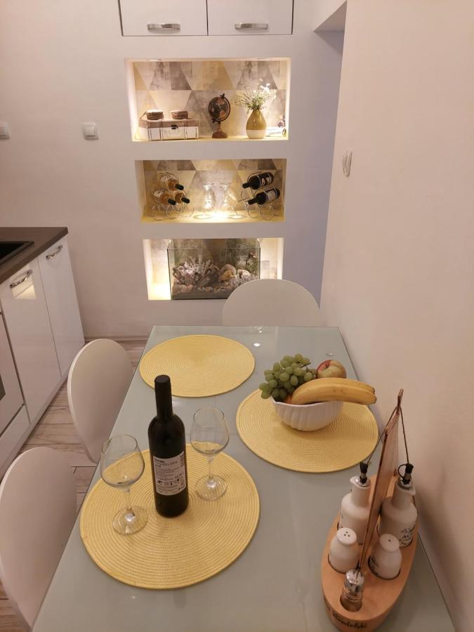 Apartmant Bionda Novi Vinodolski, Cozy And Nice Apartment For 4 People In The City Center מראה חיצוני תמונה