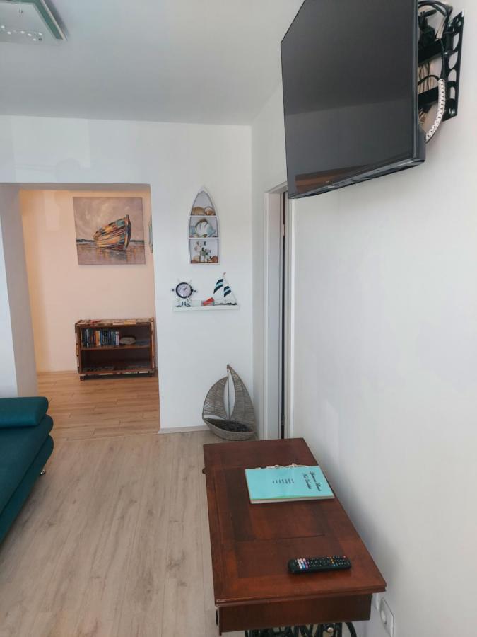 Apartmant Bionda Novi Vinodolski, Cozy And Nice Apartment For 4 People In The City Center מראה חיצוני תמונה