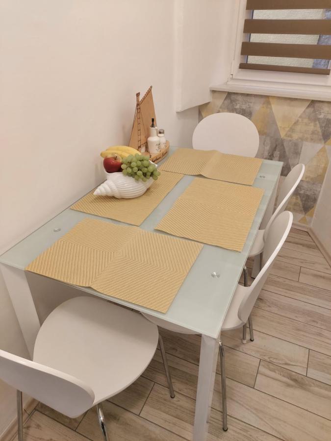Apartmant Bionda Novi Vinodolski, Cozy And Nice Apartment For 4 People In The City Center מראה חיצוני תמונה