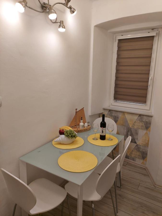Apartmant Bionda Novi Vinodolski, Cozy And Nice Apartment For 4 People In The City Center מראה חיצוני תמונה