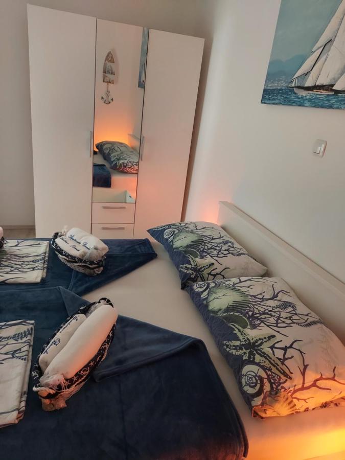 Apartmant Bionda Novi Vinodolski, Cozy And Nice Apartment For 4 People In The City Center מראה חיצוני תמונה