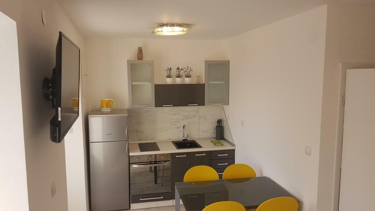 Apartmant Bionda Novi Vinodolski, Cozy And Nice Apartment For 4 People In The City Center מראה חיצוני תמונה