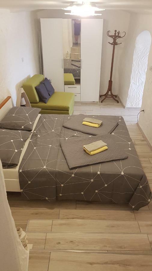 Apartmant Bionda Novi Vinodolski, Cozy And Nice Apartment For 4 People In The City Center מראה חיצוני תמונה