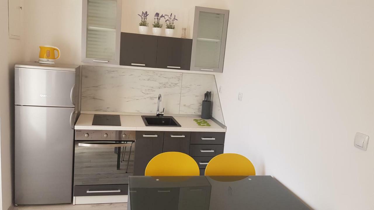 Apartmant Bionda Novi Vinodolski, Cozy And Nice Apartment For 4 People In The City Center מראה חיצוני תמונה